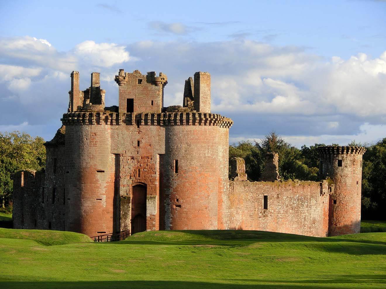 Best Castles in Scotland | Caerlaverock Castle Scotland